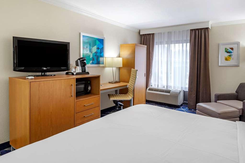 Comfort Inn & Suites Houston I-10 West Energy Corridor Rom bilde